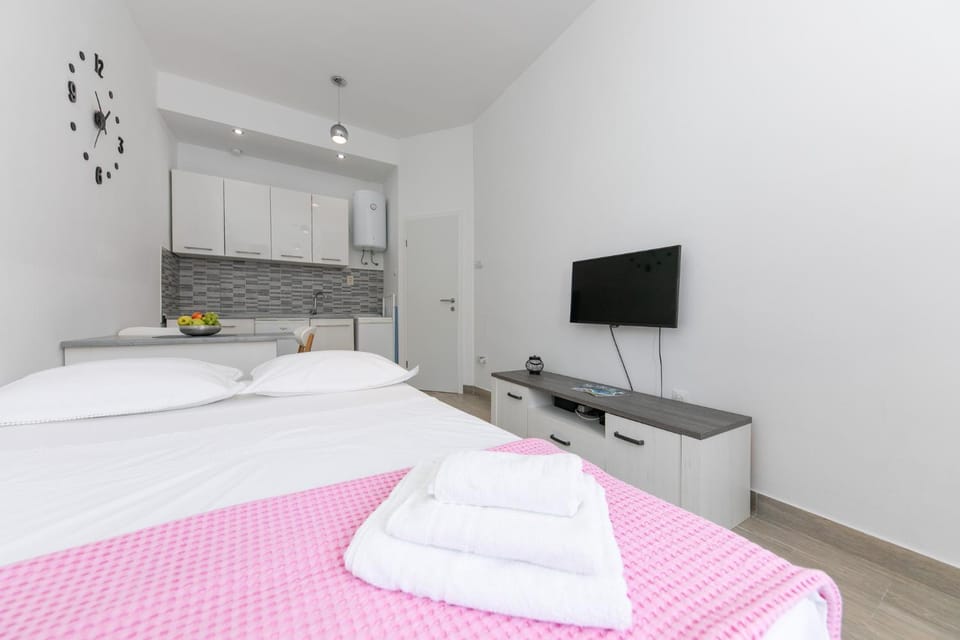 Bed, TV and multimedia