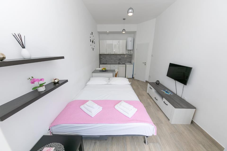 Bed, Photo of the whole room