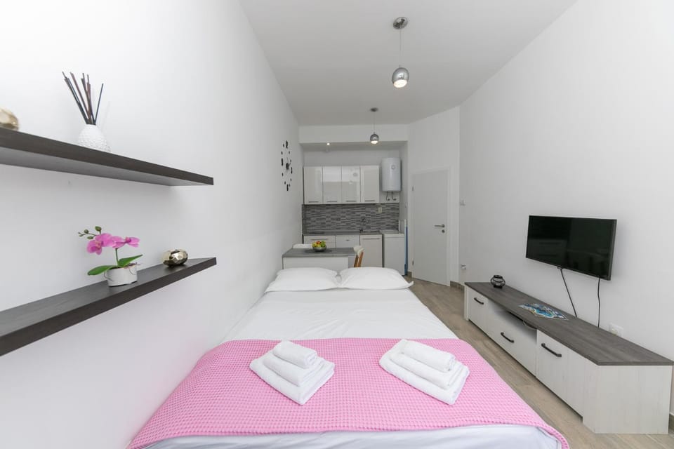 TV and multimedia, Photo of the whole room