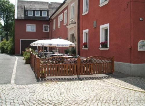 Facade/entrance, Balcony/Terrace