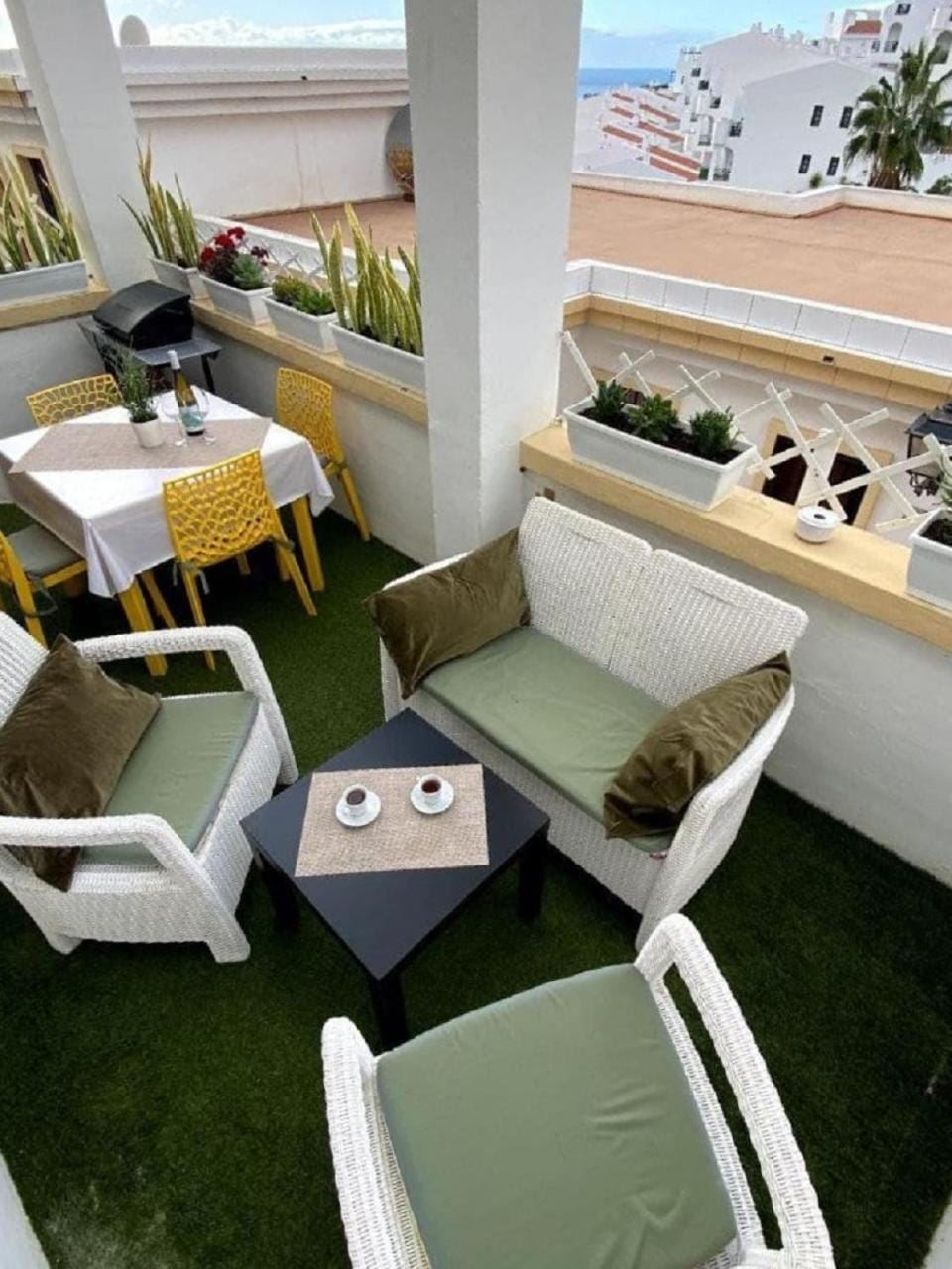 Balcony/Terrace, Area and facilities