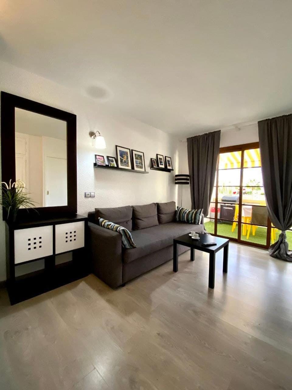 Living room, Decorative detail