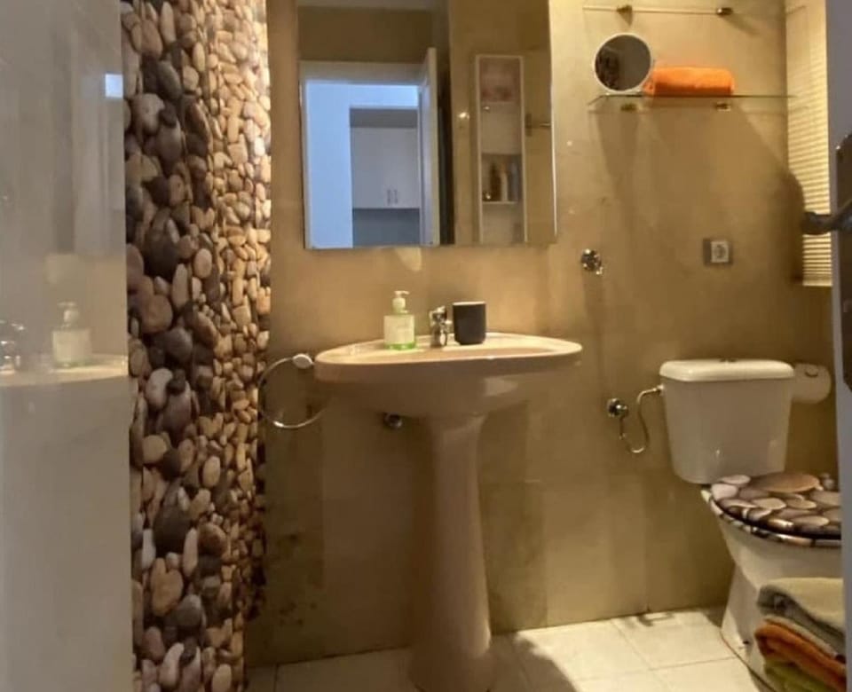 Toilet, Bathroom, Bath, towels