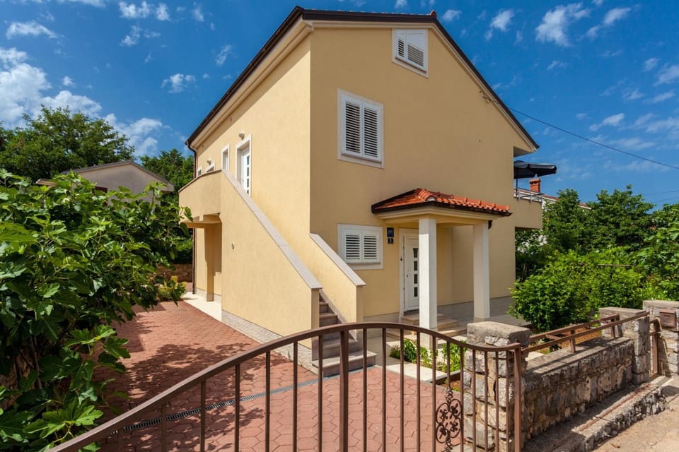 Apartments Svalina Apartment in Primorje-Gorski Kotar County