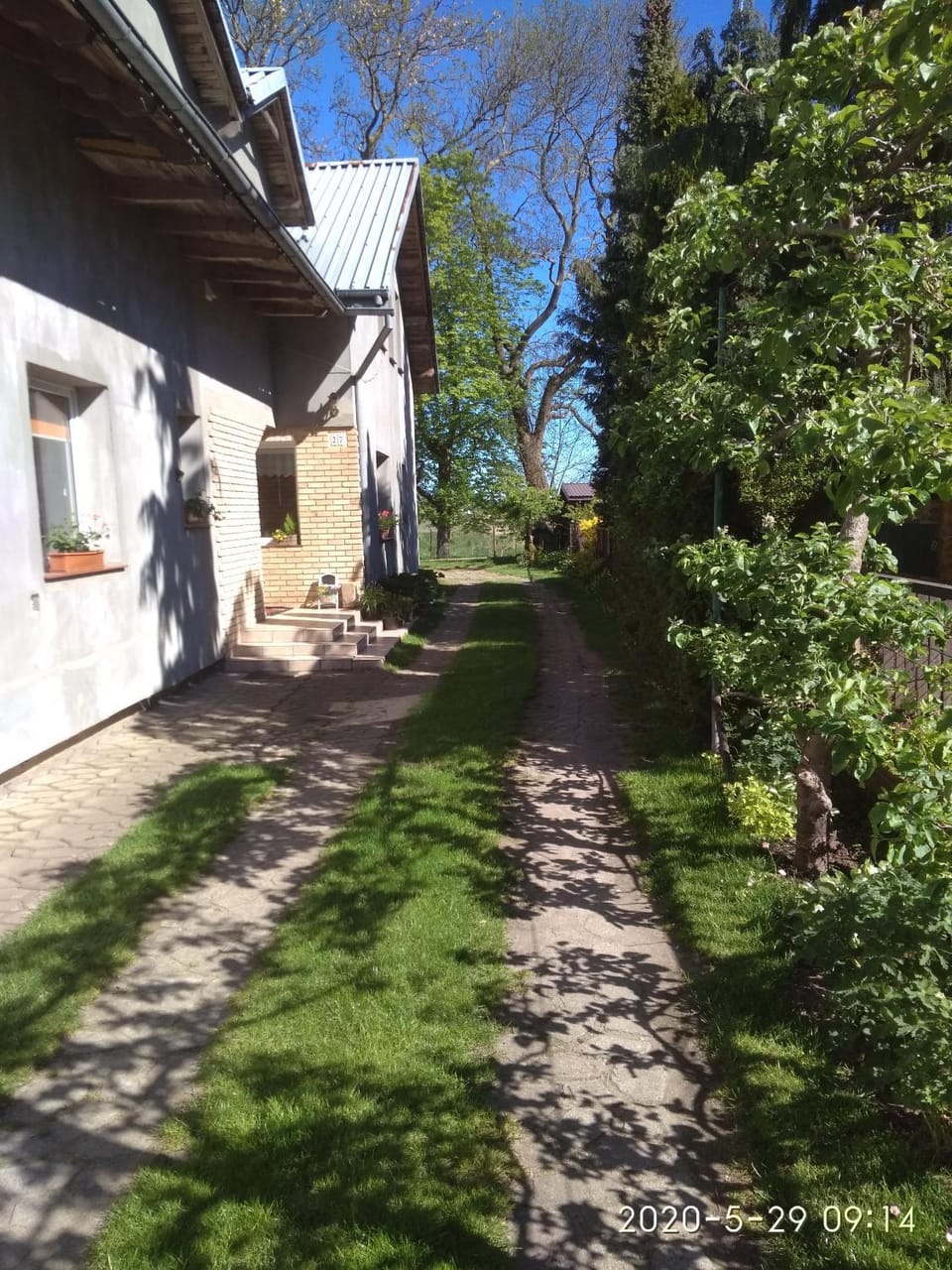Property building, Garden, Garden view, Parking
