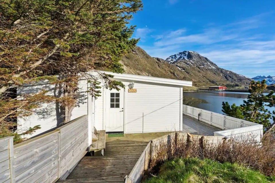 Property building, Nearby landmark, Natural landscape, Balcony/Terrace, Mountain view, Sea view