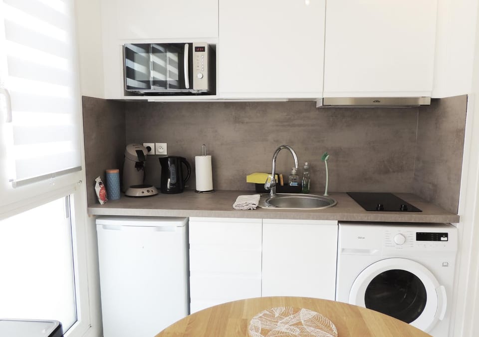 Coffee/tea facilities, kitchen