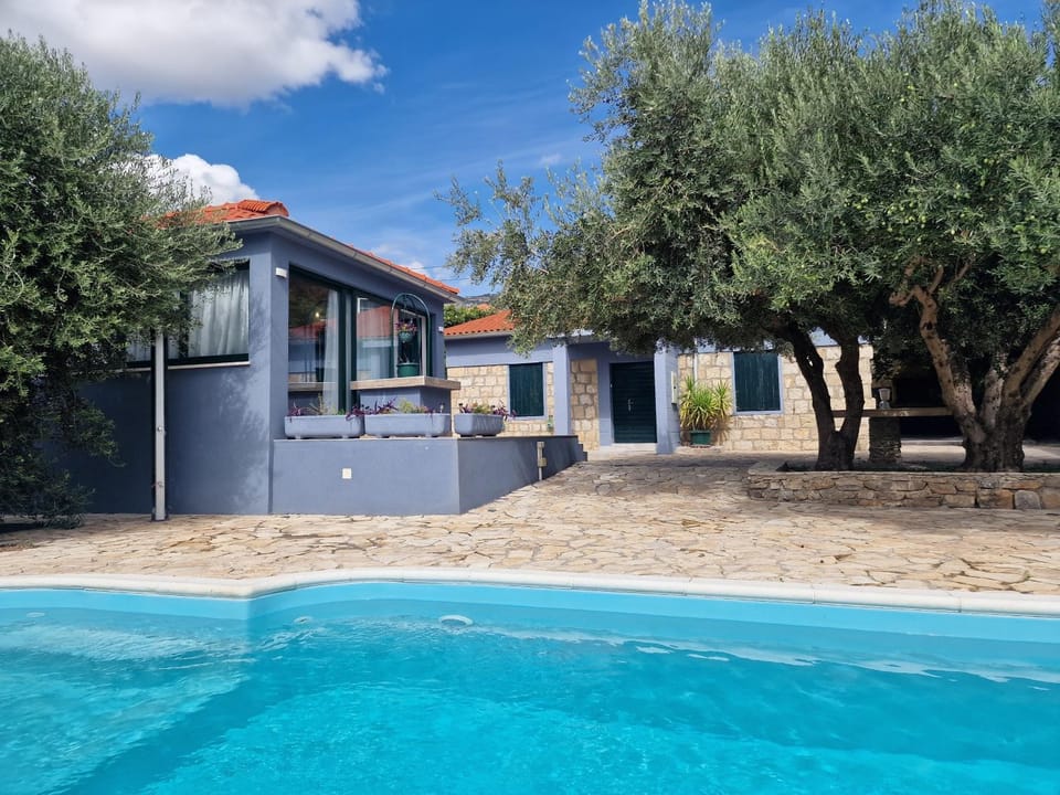 Luxury private villa complex with pool and jacuzzi Villa in Šibenik-Knin County, Croatia