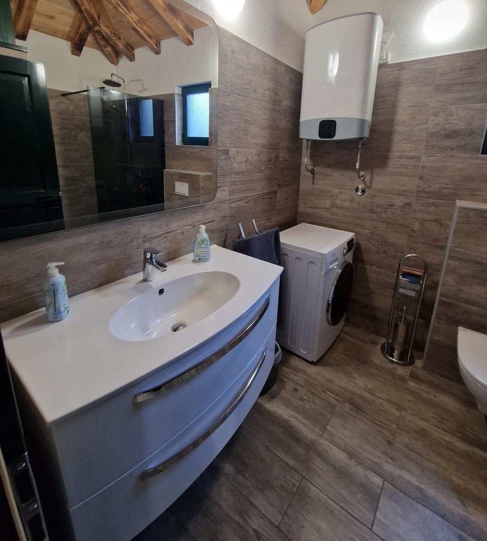 Luxury private villa complex with pool and jacuzzi Villa in Šibenik-Knin County, Croatia