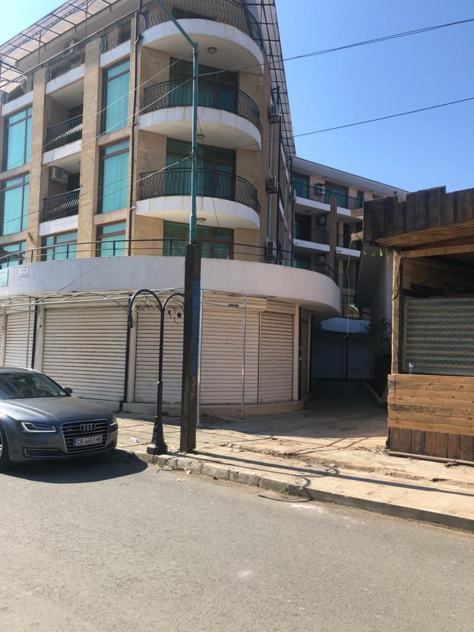 Facade/entrance