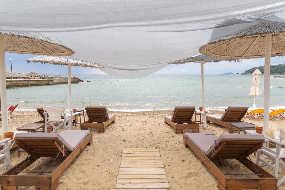 Restaurant/places to eat, Beach