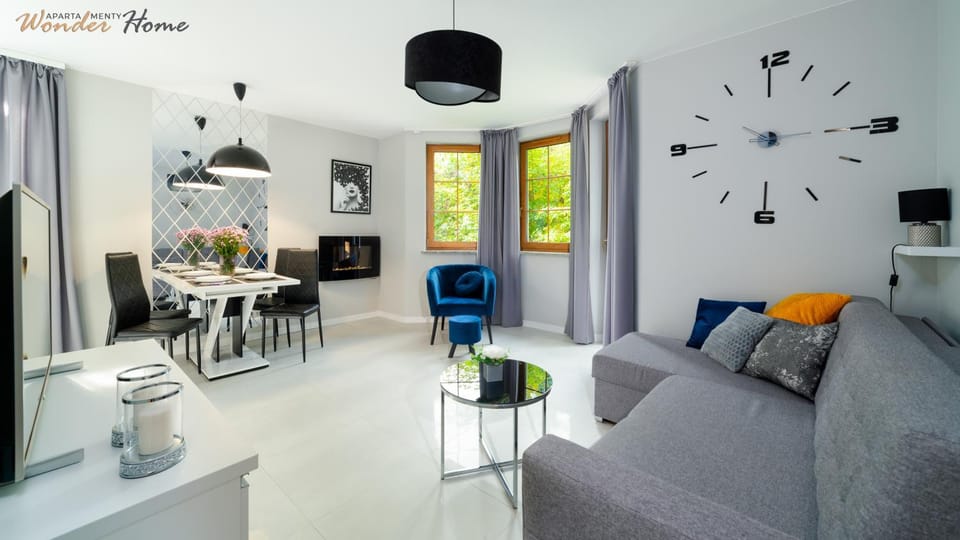 TV and multimedia, Living room, Seating area, Dining area, fireplace