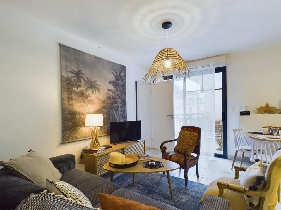 Communal lounge/ TV room, Living room