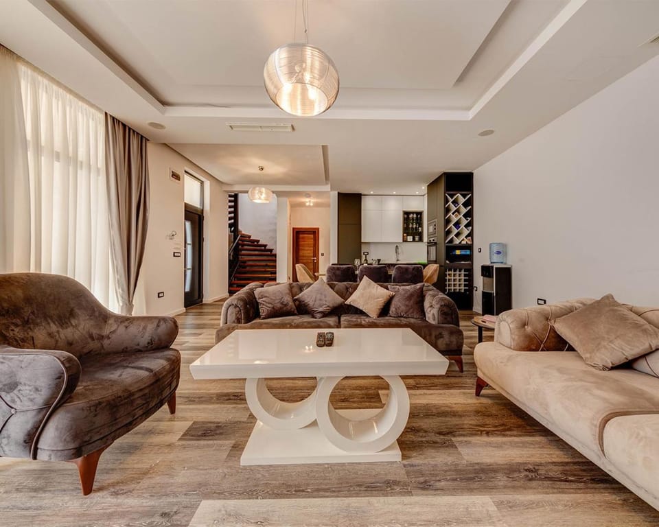 TV and multimedia, Kitchen or kitchenette, Living room, Seating area