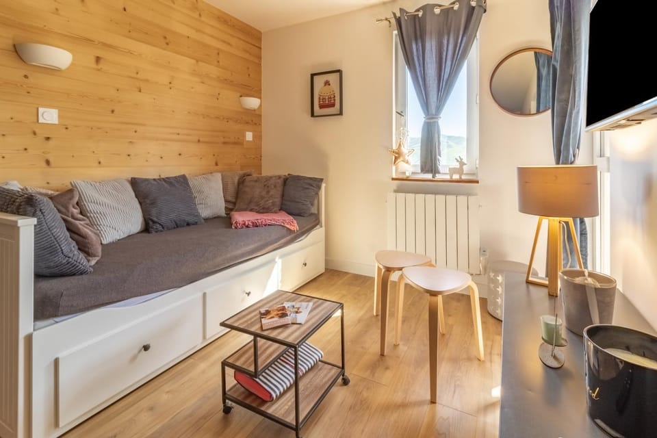 Communal lounge/ TV room, Living room
