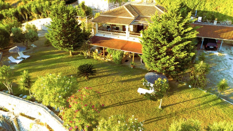 Property building, Bird's eye view, Garden, Garden view