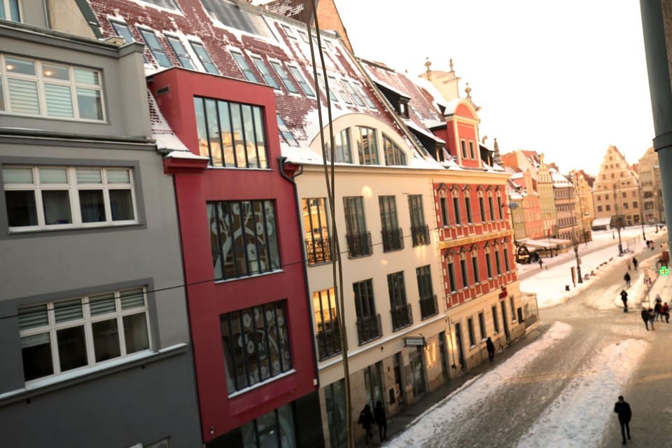 City view, Street view, Location