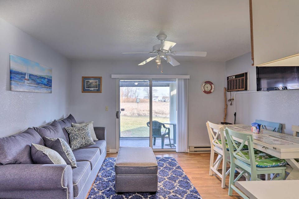 Serene Abode on Lake Erie ~ 9 Miles to Oak Harbor House in Lake Erie