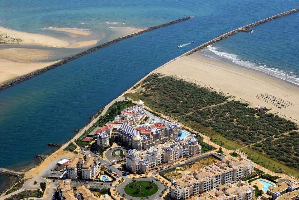 Facade/entrance, Garden, View (from property/room), Beach, Sea view, Swimming pool, Parking