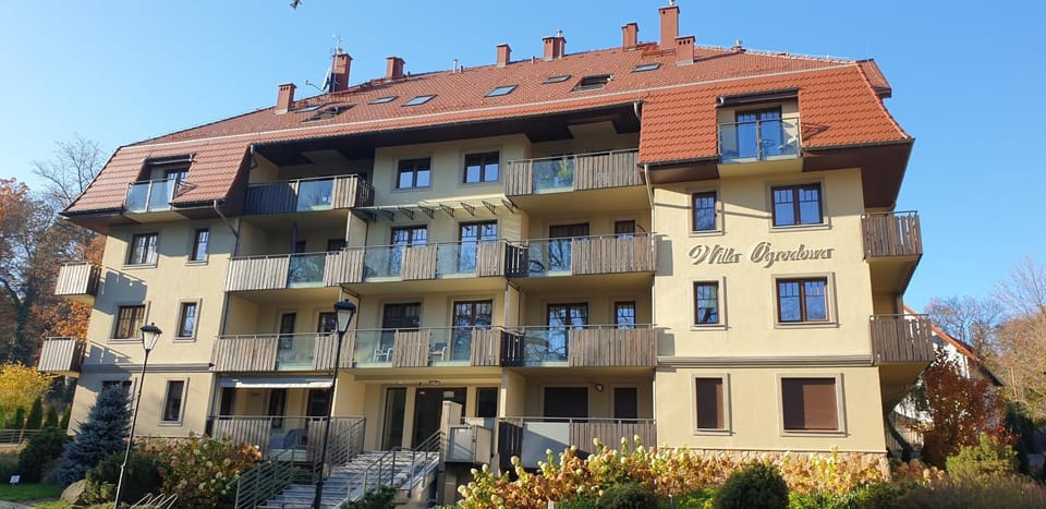 LAGUNA Apartament "W CHMURACH" Wille Parkowe z klimatyzacją Apartment in Lower Silesian Voivodeship