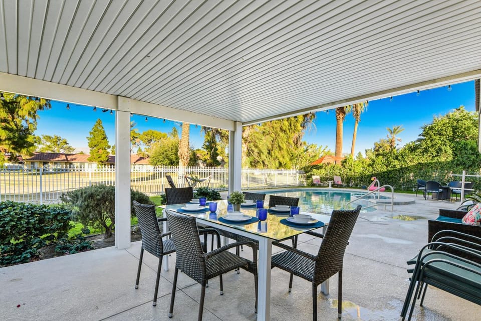 BBQ facilities, Garden, Golfcourse, Hot Tub, Seating area, Dining area, Swimming pool, flat iron, sunbed