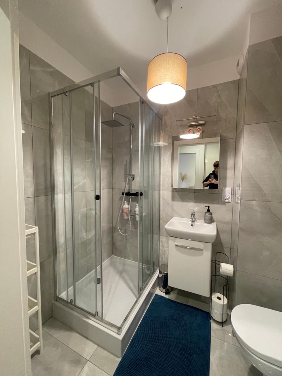 Shower, towels