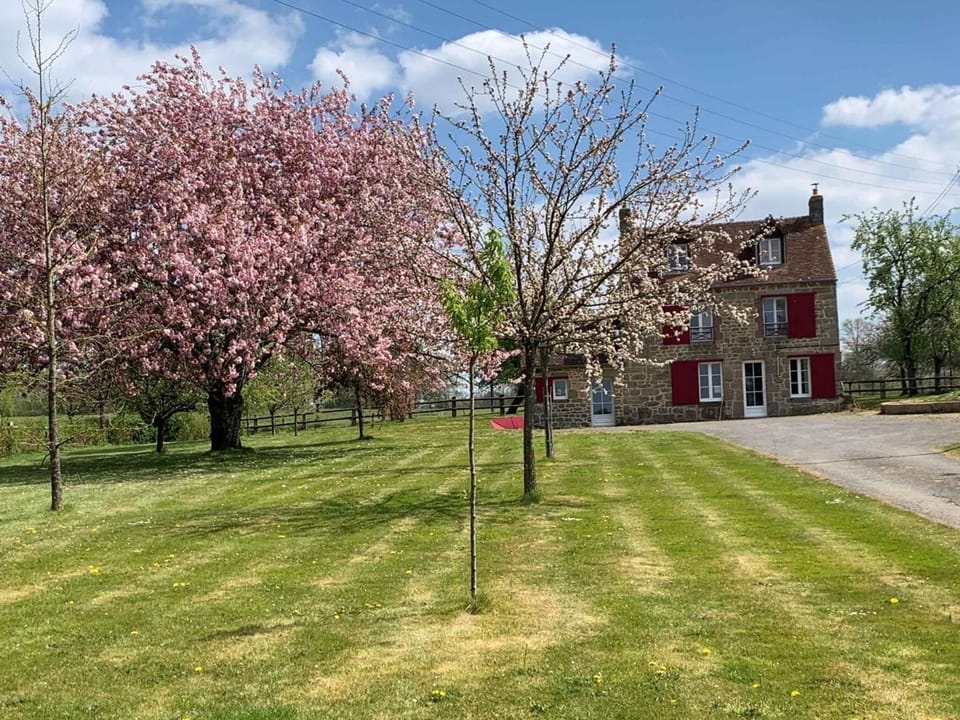 Maison chaleureuse en Normandie avec jardin arboré - FR-1-497-143 House in Normandy