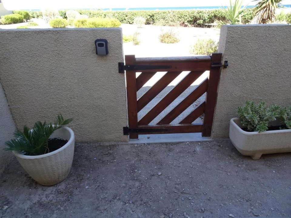 Port Leucate F2 rdc plage 10 mètres, 25 m2, 5 personnes Apartment in Leucate