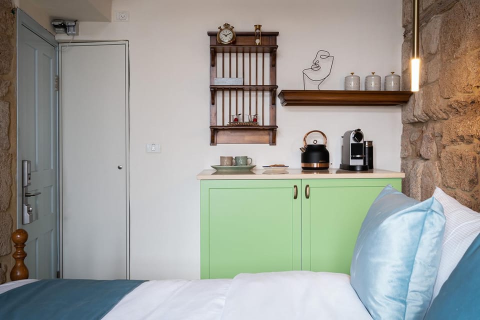 Kitchen or kitchenette, Bedroom