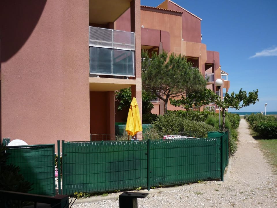 Barcarès F2 cabine, RDC, plage 50 m, 28 m2, 6 personnes Cabin in Le Barcarès
