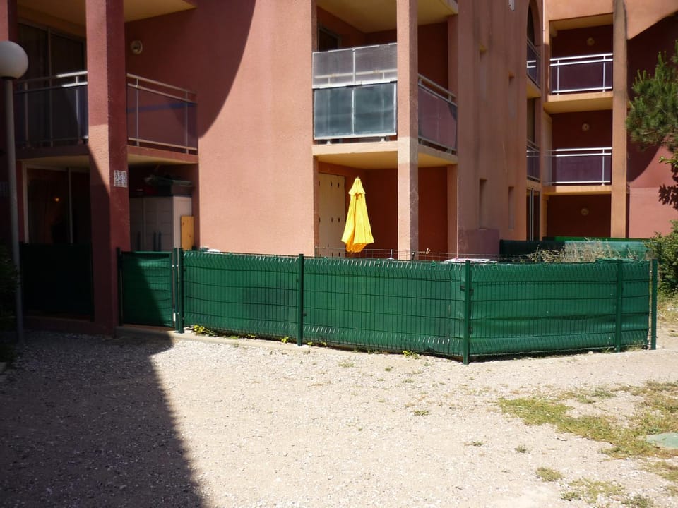 Barcarès F2 cabine, RDC, plage 50 m, 28 m2, 6 personnes Cabin in Le Barcarès