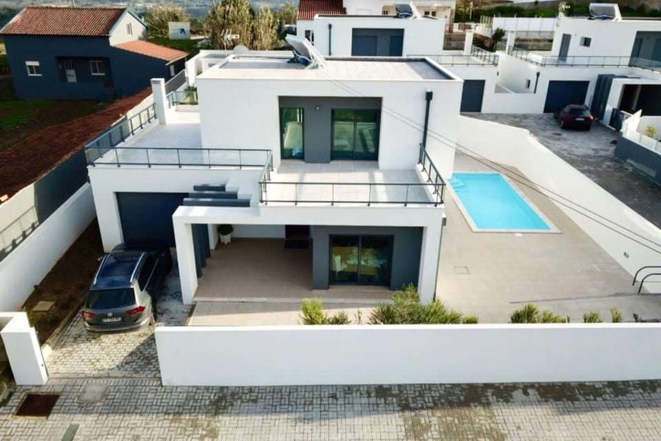 New and modern 3 bedroom Villa with private heated pool near Nazaré Villa in Portugal