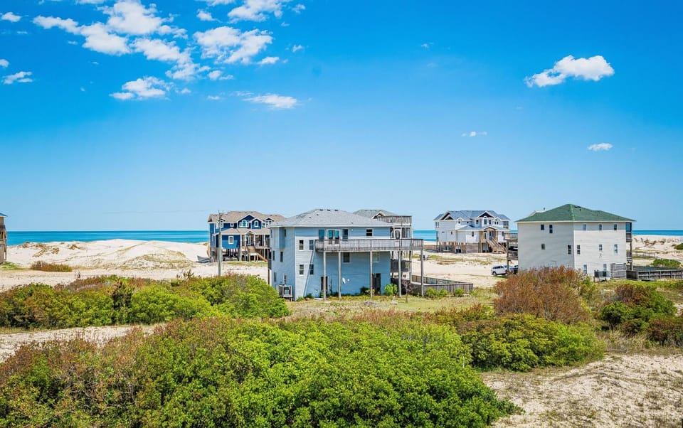 Ocean Aire - 4x4 Carova Beach, Ocean View, Hot Tub, Large Decks, Pets OK, Kayaks House in Carova Beach