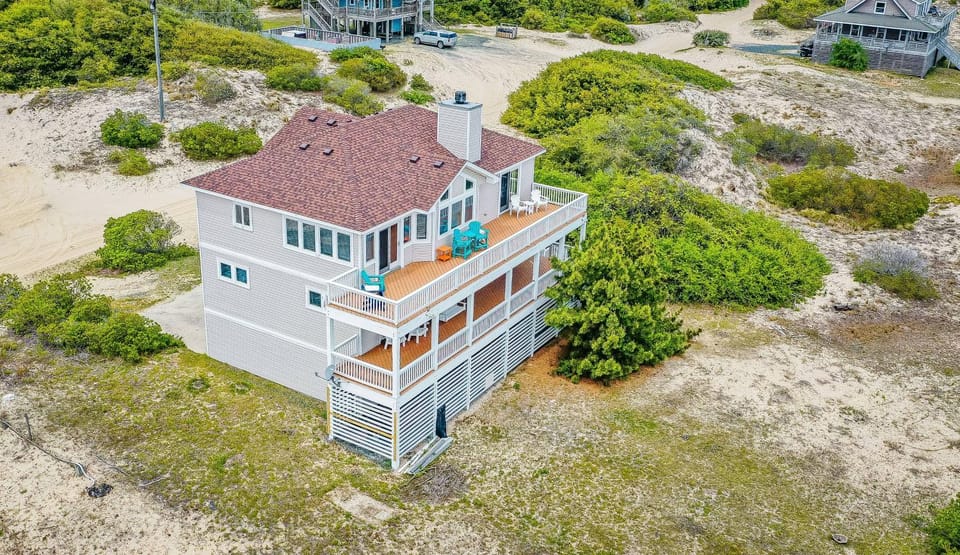 Ocean Aire - 4x4 Carova Beach, Ocean View, Hot Tub, Large Decks, Pets OK, Kayaks House in Carova Beach