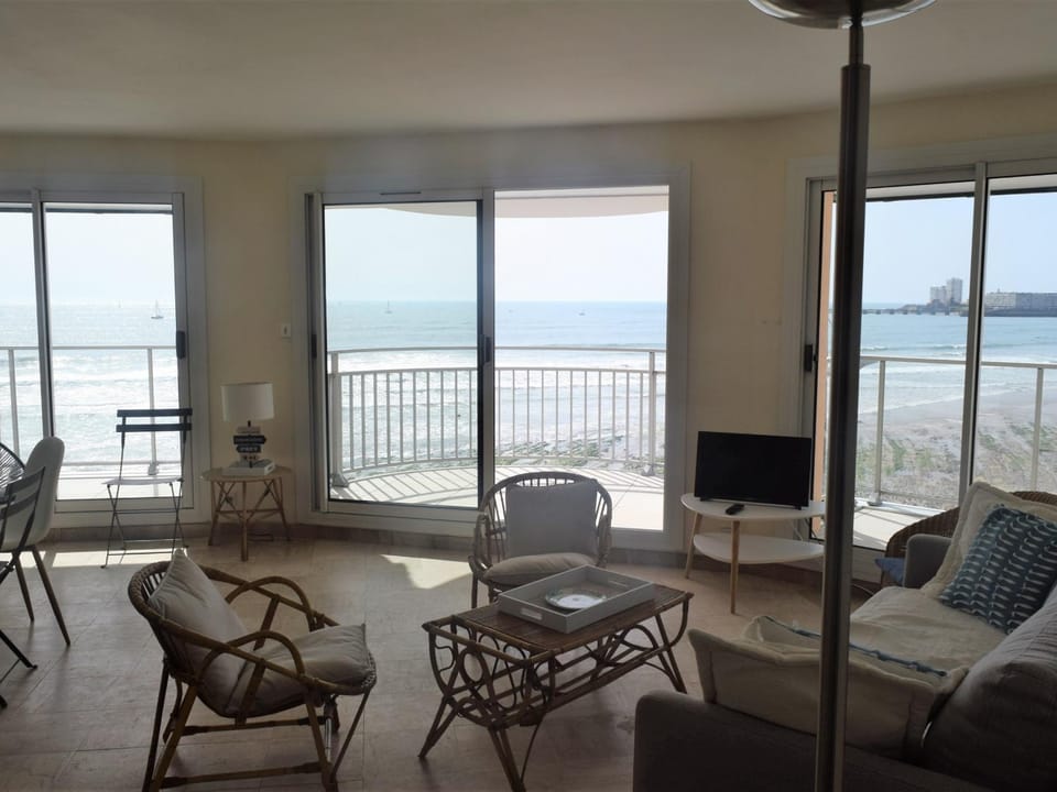 Appartement 2 étoiles avec balcon-terrasse, 1 chambre, parking, près de la mer Apartment in Les Sables-d'Olonne