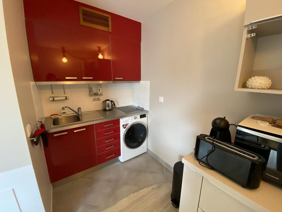 Studio refait à neuf, front de mer, avec parking, pour 3 personnes - FR-1-474-147 Apartment in Arcachon