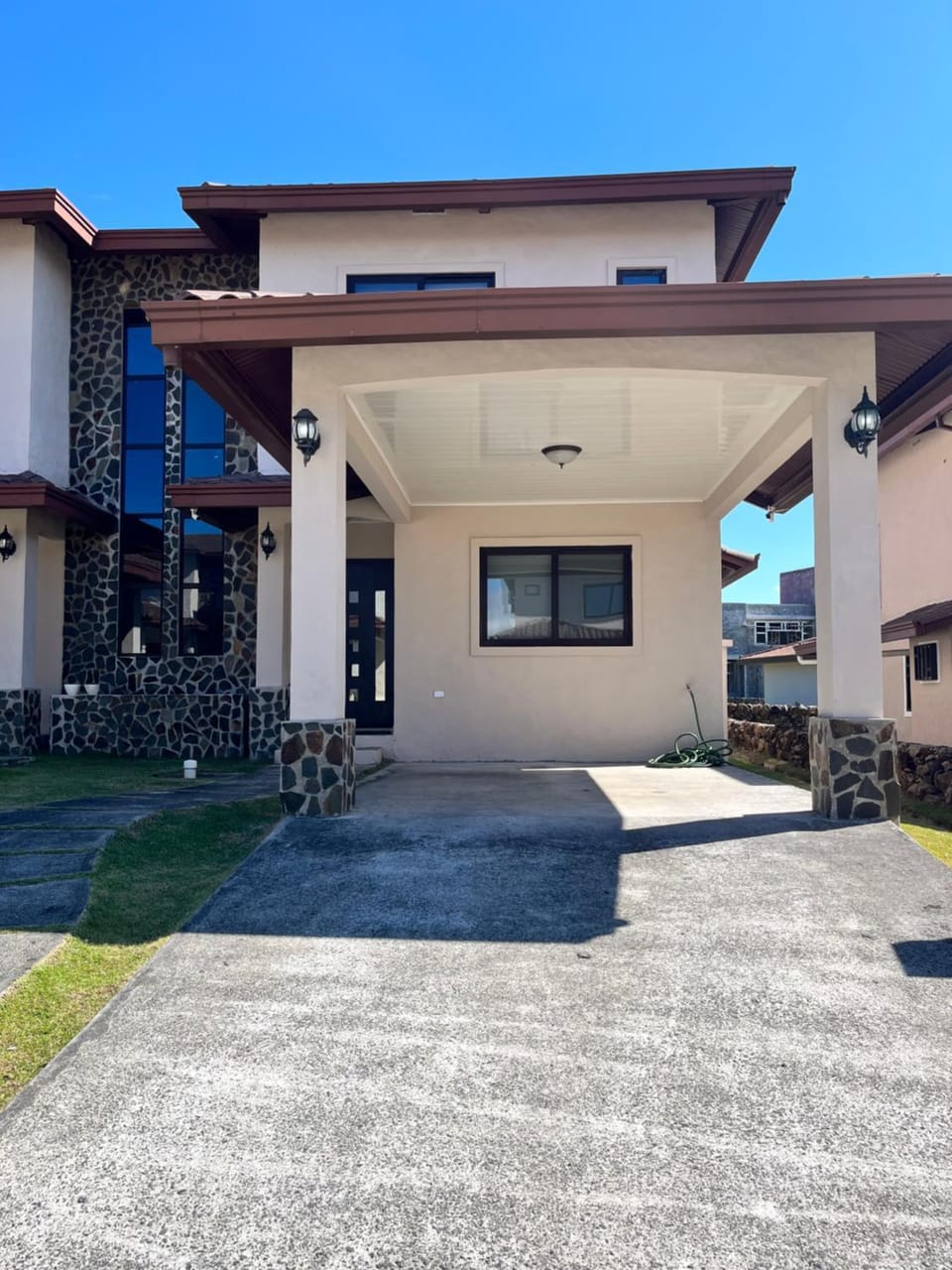 Facade/entrance