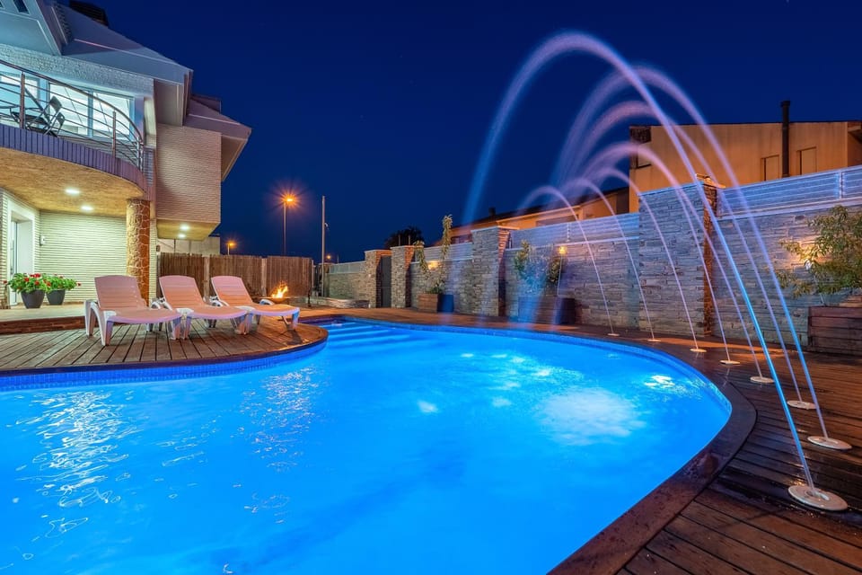 Property building, Swimming pool