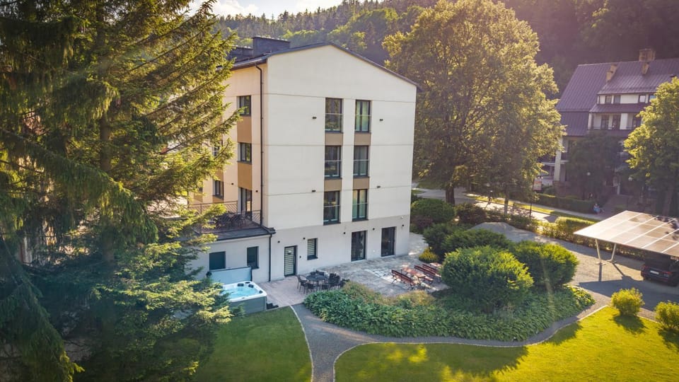 Property building, Garden, Garden view, Mountain view
