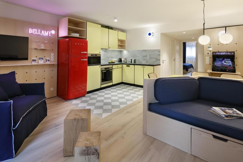 TV and multimedia, Kitchen or kitchenette, Living room