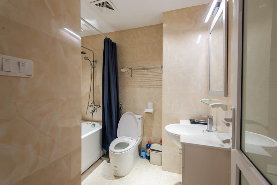 Shower, Toilet, Bathroom, Bath, bidet, towels