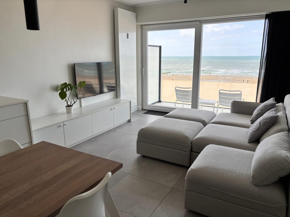 TV and multimedia, Living room, Seating area, Beach, Sea view