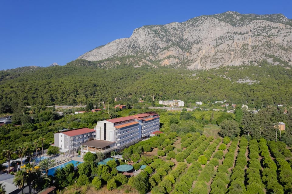 Property building, Day, Natural landscape, Bird's eye view, Mountain view