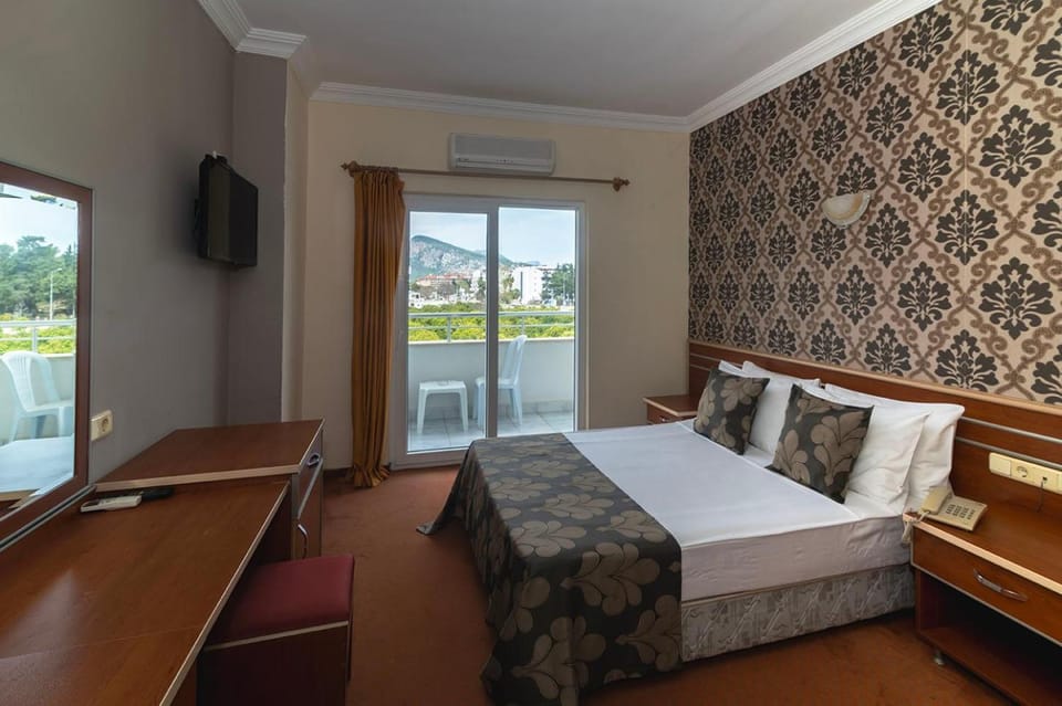 Bed, Massage, TV and multimedia, Living room, Photo of the whole room, Bedroom, towels, air conditioner
