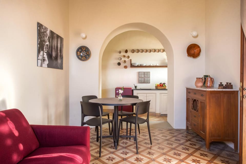 Living room, Dining area