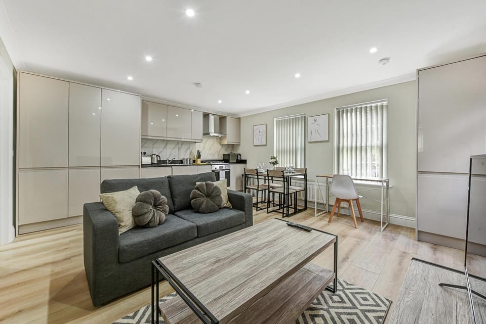 Kitchen or kitchenette, Living room, Seating area, Dining area