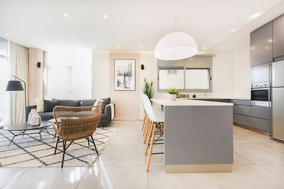 Kitchen or kitchenette, Living room, Seating area, Dining area