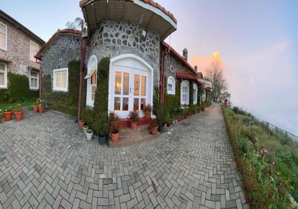 Property building, Sunrise