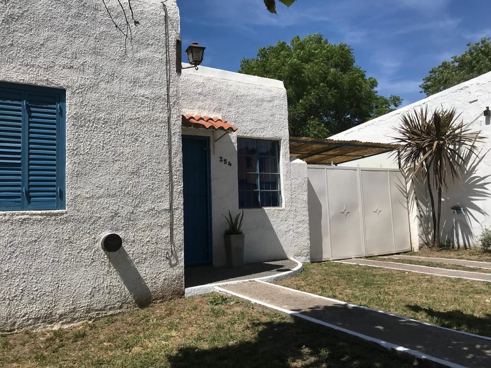 La Casa Azul: tranquilidad y esparcimiento en un entorno natural House in Chascomús