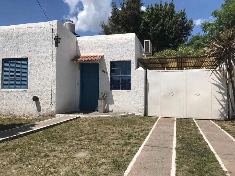 La Casa Azul: tranquilidad y esparcimiento en un entorno natural House in Chascomús